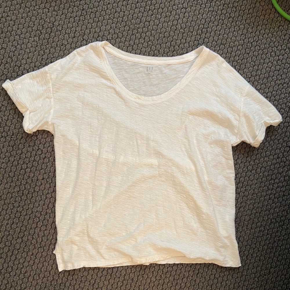 GAP off-white tee, Size medium